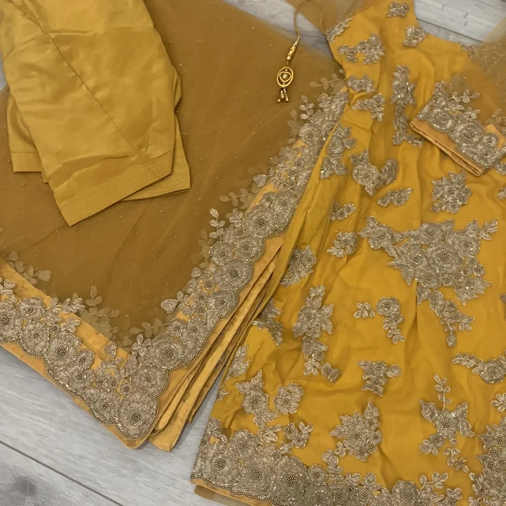 Indian/ Pakistani Salwar suit - Picture 3 of 6